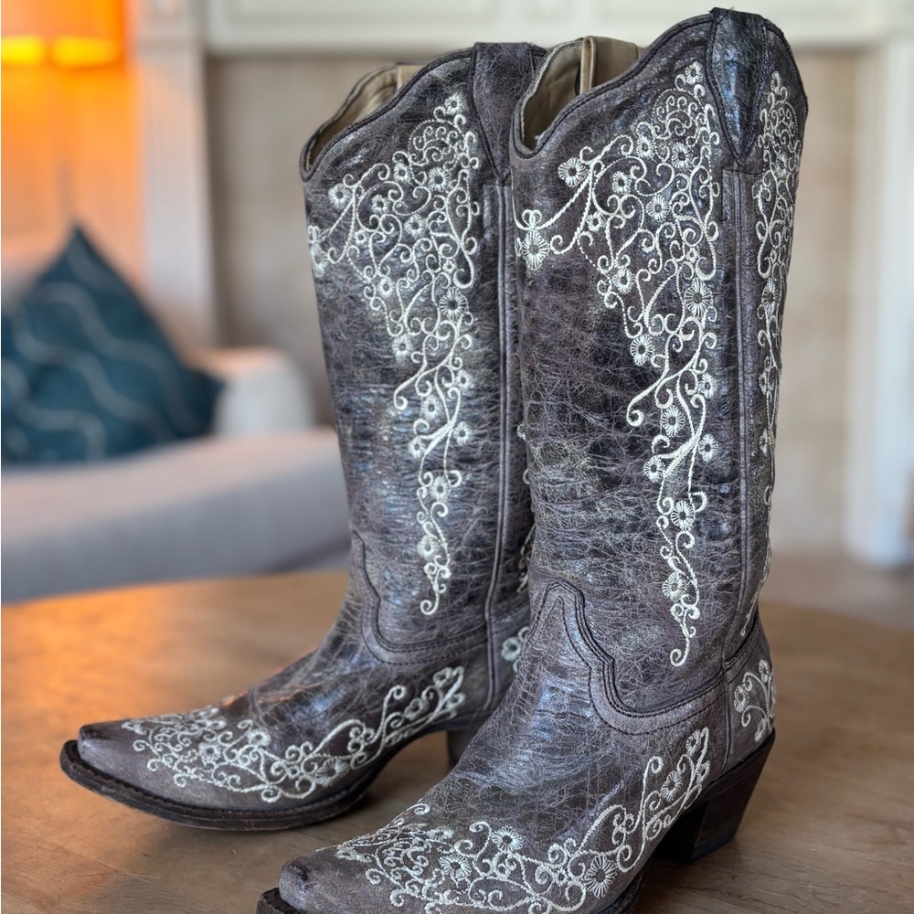 Women's Corral Boots Embroidered Cowboy Boots. Co… - image 6